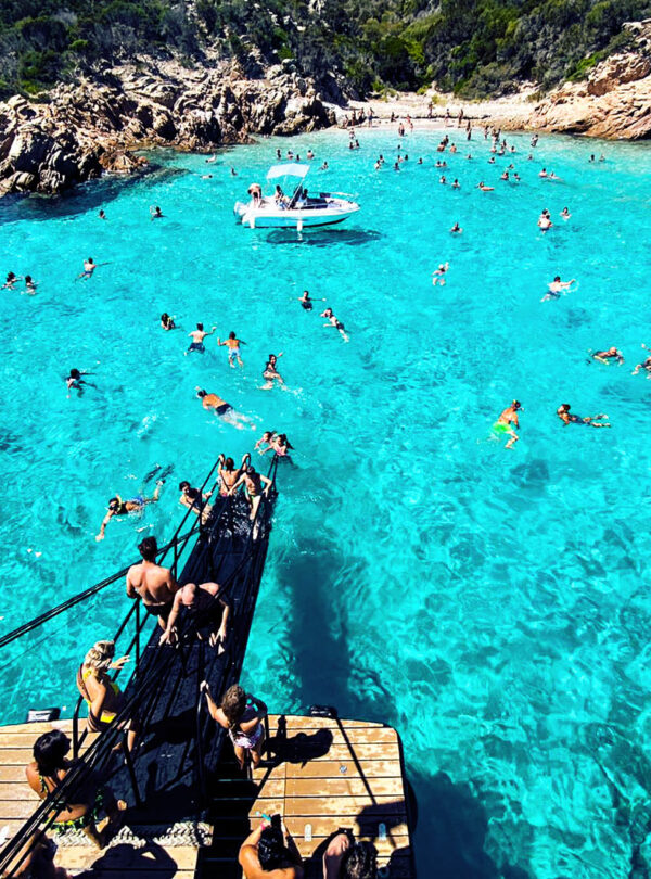 Escursione a Spiaggia di Spargi con scivolo naturale con Fabatour