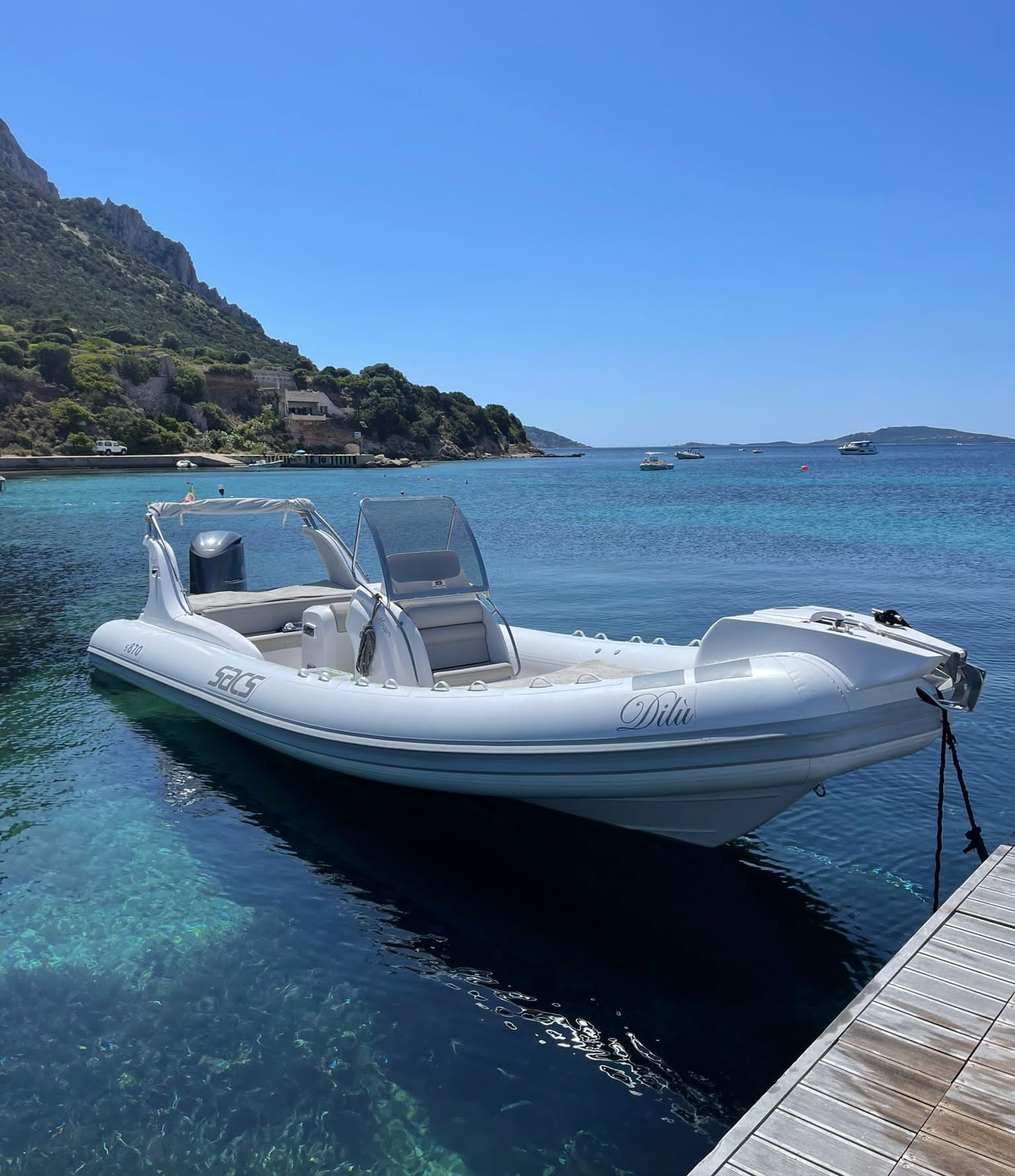 Gommone bello a Tavolara per escursioni Fabatour in Sardegna